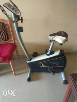 Its tempo brand..wit adjustable load n seat