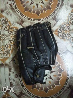 Makoda all new,softball hand glove, price can