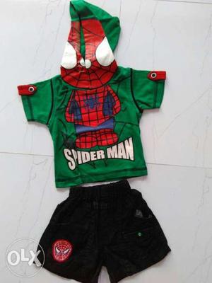 Spider print t-shirt with cap n black jeans short(size 0)