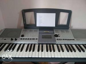 Yamaha PSR-I425 Portable Keyboard New condition