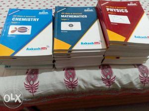 Akash IIT JEE package. set of 27 books. PCM with