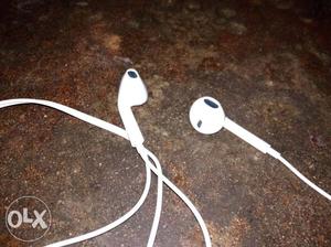 Apple earphones, Apple earbuds, iPhone