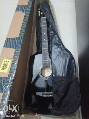 Brand new guitar 6strings with no damage on body.