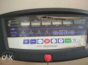 Foldable motorised sportrack treadmill in good