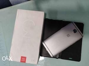 One plus 3 mobile phone good condition with box