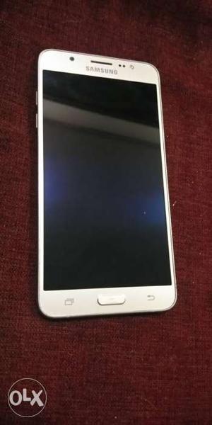 SAMSUNG GALAXY J7 6 in scratchless condition with