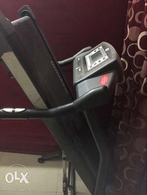 Treadmill in super condition, shifting so looking