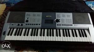 Yamaha organ i 425 with cover and stand excellent