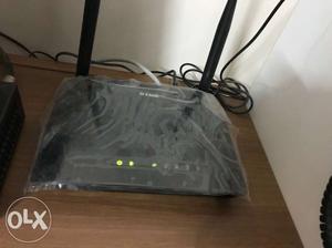 6 months old D Link DIR 615 Wifi router for sale.