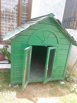 Very big dog house in good condition