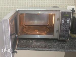 Very good condition IFB Microwave