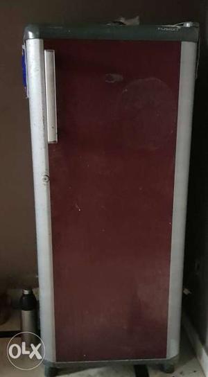 Whirlpool single door fridge in very good condition.5 yers