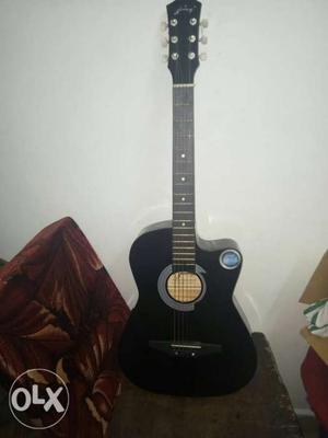 ACOUSTIC GUITAR With GUITAR BAG Price Negotiable.