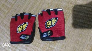 Brand new gym hand gloves