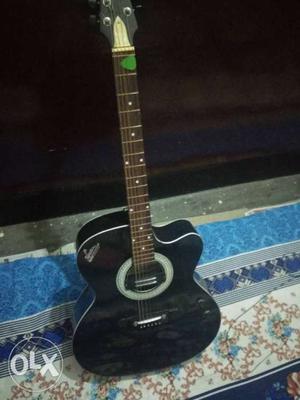 Guitar with it's clip new of RS 