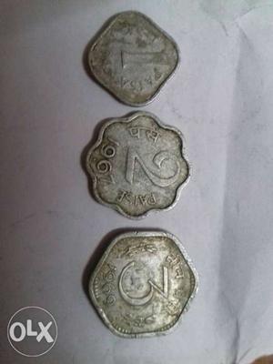 It has 1 coin of 1 paisa,1 coin of 2 paisa, 1