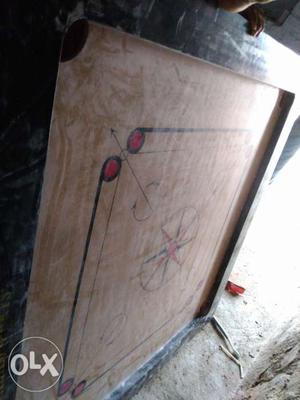 Its is a new round pocket carrom board only used