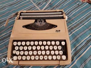  Scm Portable Typewriter Made in England Negotiable