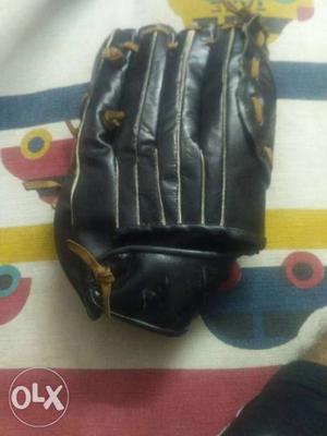 Soft Ball or Baseball Glove!!! Totally in new