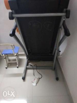 Tread mill automatic in excellent condition