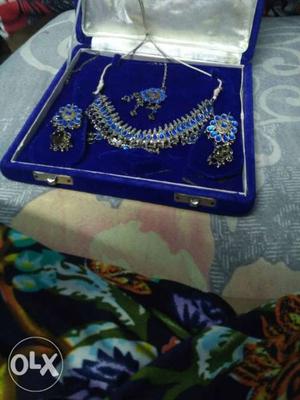 Artificial necklace Blue and silver colour