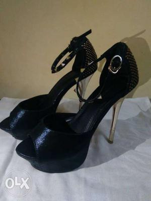 Black heels sandal in six point inch