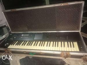 Korg m50 keyboard for sell good condition with case