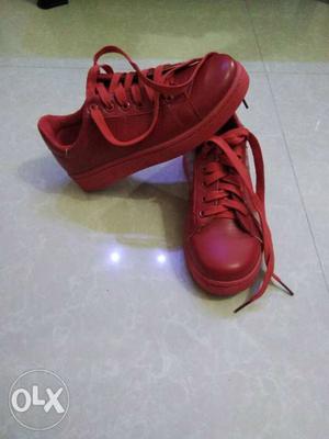 Red light weight casual sneaker