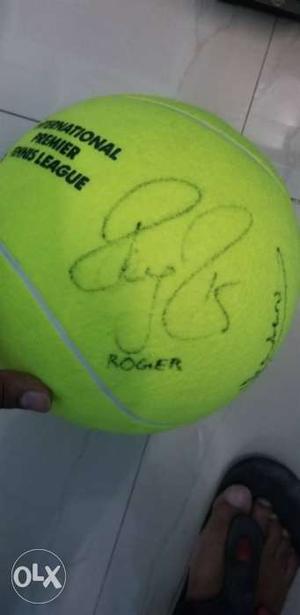 Tennis ball signed by legend ROGGER FEDRRER