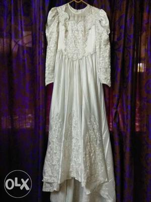 White wedding gown.full sleeves. size M. looks