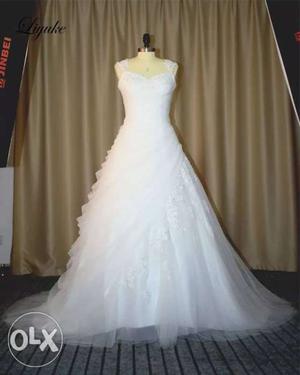 Women's White Sweetheart Neckline Wedding Gown