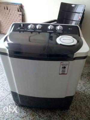 8kg lg washing machine new 2 month old