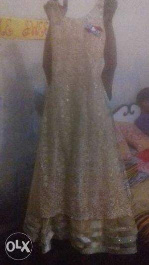 A golden colur gown wid a net tshirt only 1 time