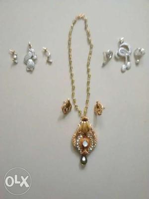Attractive necklace sets for ladies