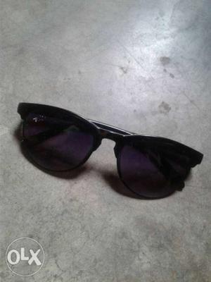 Black colour goggles in cheap price only 90