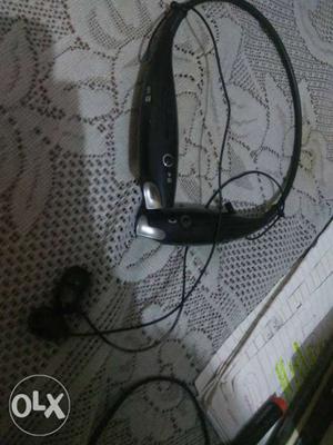 Bluetooth headset in excelent condition Play