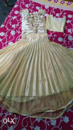 Girls long frock 1month old not eny diffect.