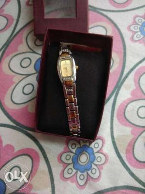 It's a woman's watch.In very good condition.I