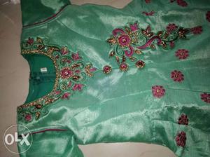 New beautifull long gown for 6 yr girl.. length 36