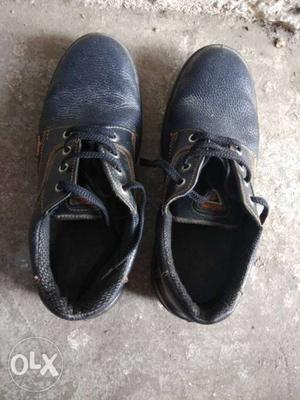 Safety shoes of good brand only 2 or 3 days used,