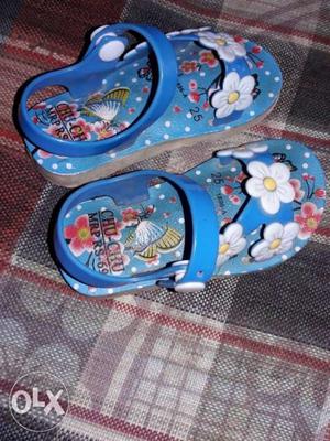 Toddler's Pair Of Blue-and-white Floral Mary Jane Shoes