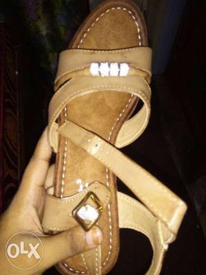 Unpaired Brown Leather Open-toe Sandal