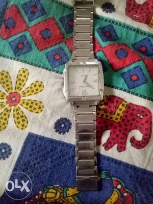 Wrist watch is good condition one month old