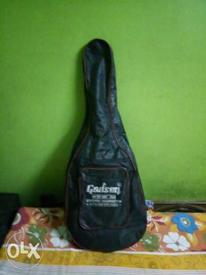 Gitar very good used only 1week its new and new