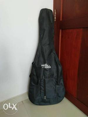 Givson acoustic guitar (Black) Not much used