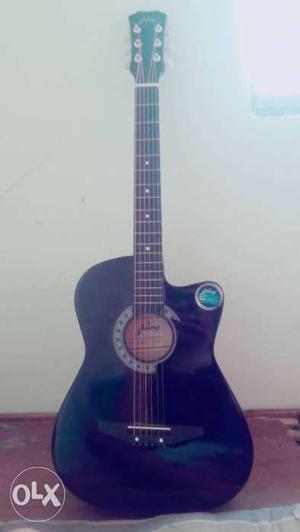 Hi i want to sell my guitar its urgent and awesome condition