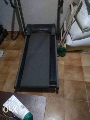 Manual treadmill with electronic Meter indicator.