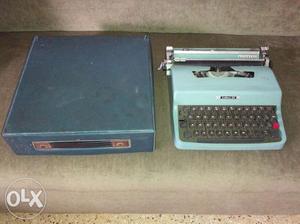 Vintage value Typewriter - "OLIVETTI Lettera 32"