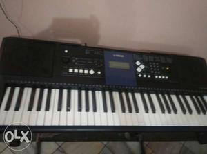 Yamaha PSR e333 in brand new condition with bag &