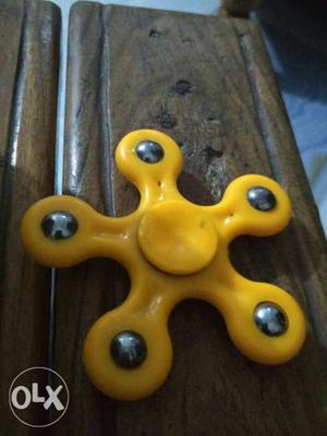 Yellow 5-lobed Hand Spinner
